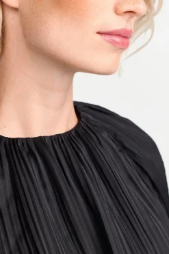 Ausgestellte Plissee-Bluse