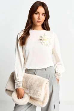 Brosche Mit Blütenblättern