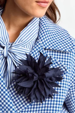 Brosche Mit Blütenblättern