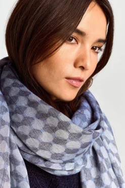 Schal Mit Dezenten Fransen