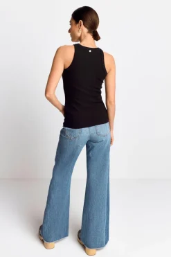 Top Mit Logostickerei