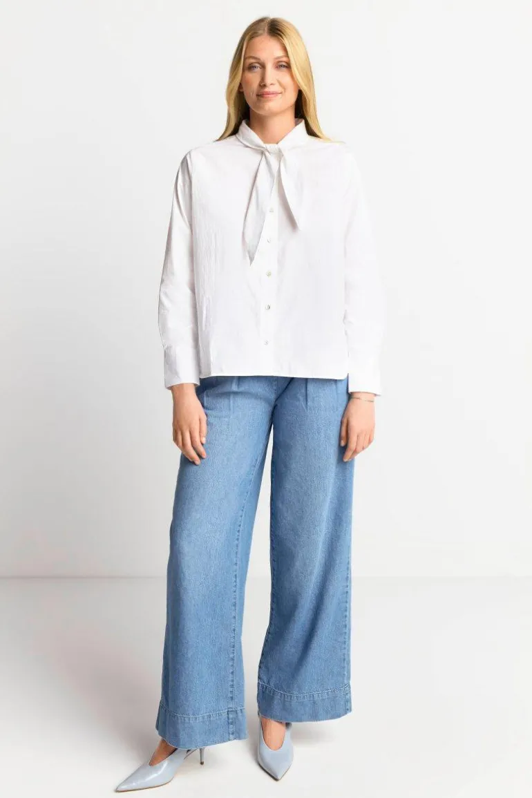 Weiße Bluse Mit Bindekragen