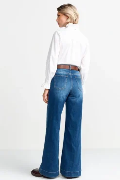 Weiße Bluse Mit Rüschenkragen